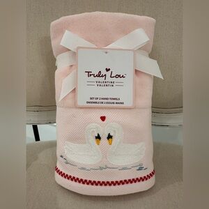 🦢 NWT Truly Lou Pink Hand Towels with Embroidered Swan & Mini Heart Design